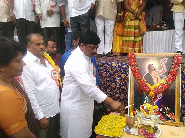 ಜಾತಿ ವ್ಯವಸ್ಥೆ ಹೋಗಲಾಡಿಸುವುದು ಕನಕದಾಸರ ಚಿಂತನೆಯಾಗಿತ್ತು: ವರ್ತೂರ್ ಪ್ರಕಾಶ್